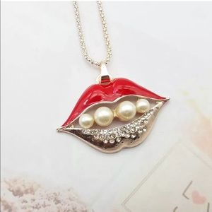 Pearl & Crystal Lips Necklace
